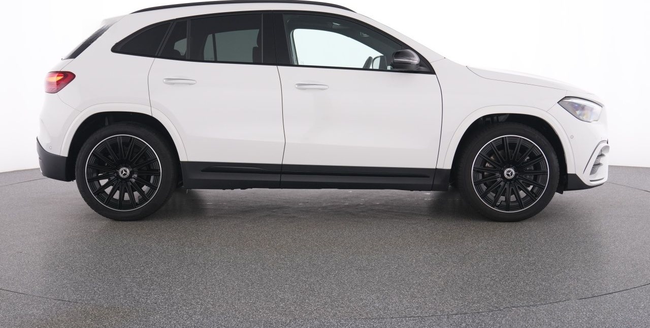 Mercedes-Benz GLA 200 AMG+Pano+Night+LED+19+KeyG+EHeck+RFK+PTS foto 12