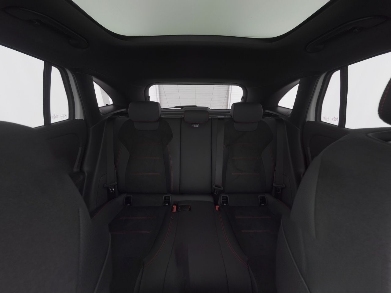 Mercedes-Benz GLA 200 AMG+Pano+Night+LED+19+KeyG+EHeck+RFK+PTS foto 6