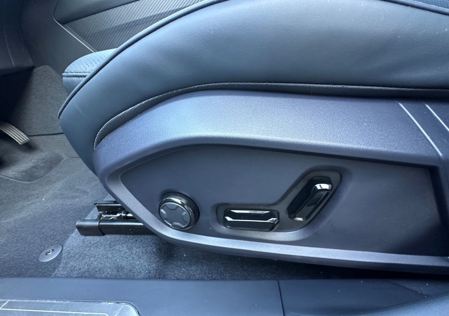 Lynk&Co 08 Core 1.5 T PHEV 257 KW El. Panodach Navi Lede foto 14