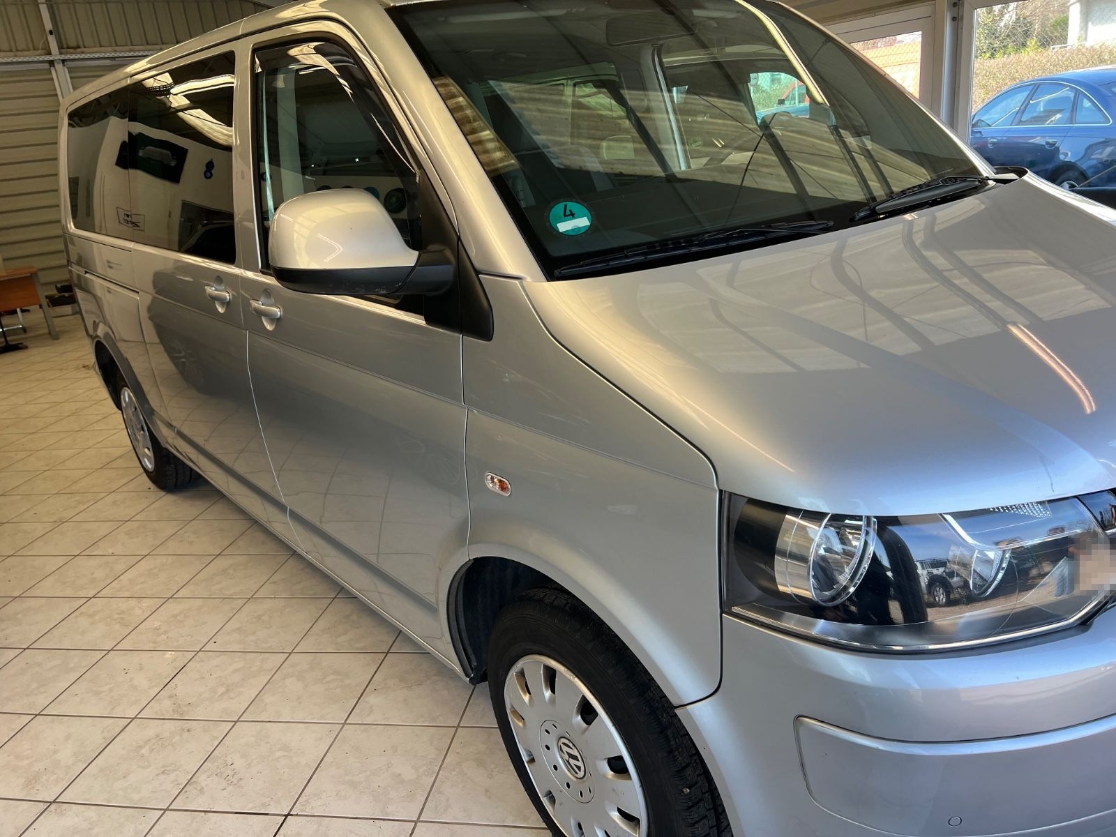 Volkswagen T5 Caravelle 2,0 lang 9xSitzer Standhz.  AHK EU5 foto 3