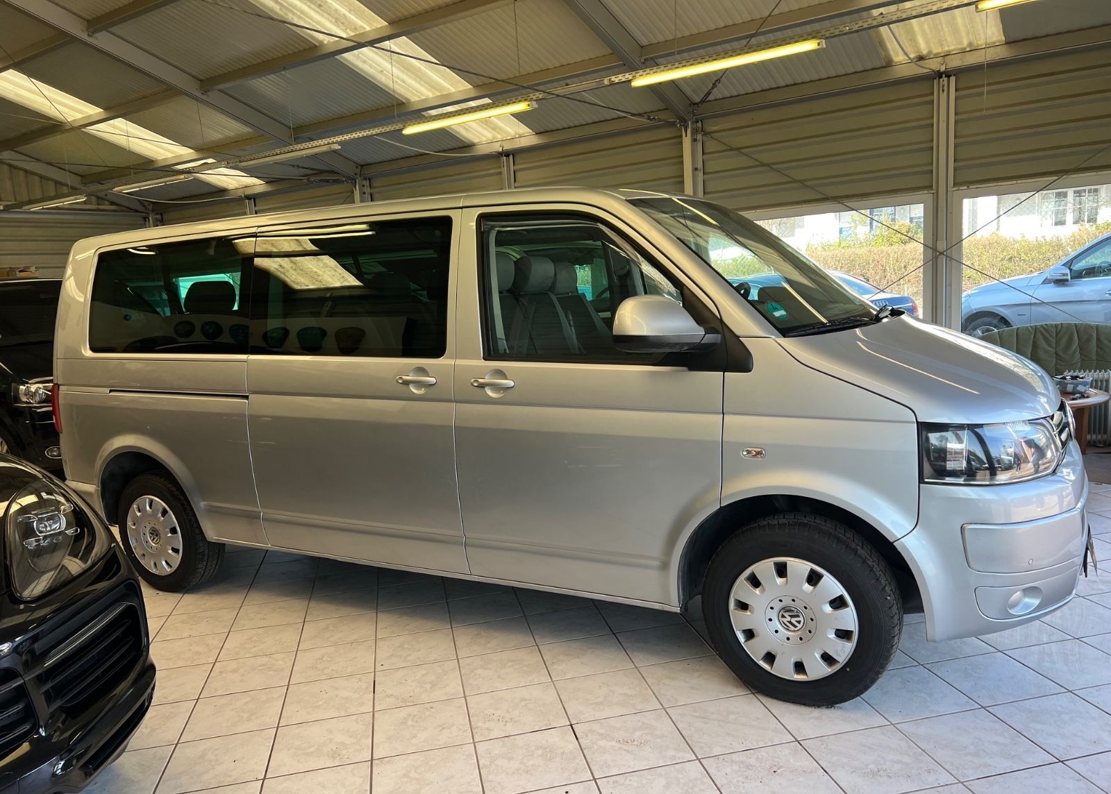 Volkswagen T5 Caravelle 2,0 lang 9xSitzer Standhz.  AHK EU5 foto 4