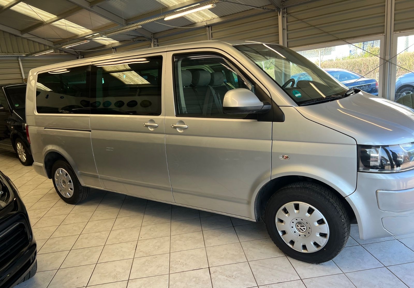 Volkswagen T5 Caravelle 2,0 lang 9xSitzer Standhz.  AHK EU5 foto 5