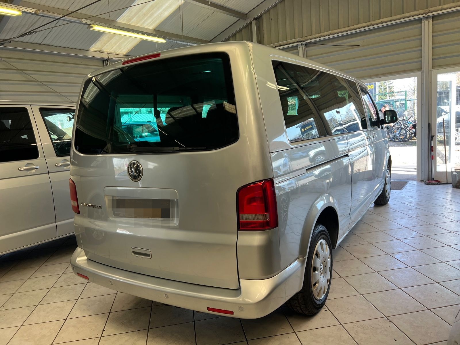 Volkswagen T5 Caravelle 2,0 lang 9xSitzer Standhz.  AHK EU5 foto 8