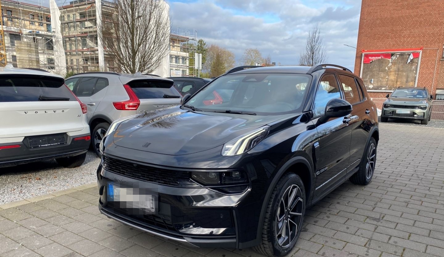 Lynk&Co 01 Core 1.5 TD PHEV 206 kW Navi Digitales Cockpi foto 2