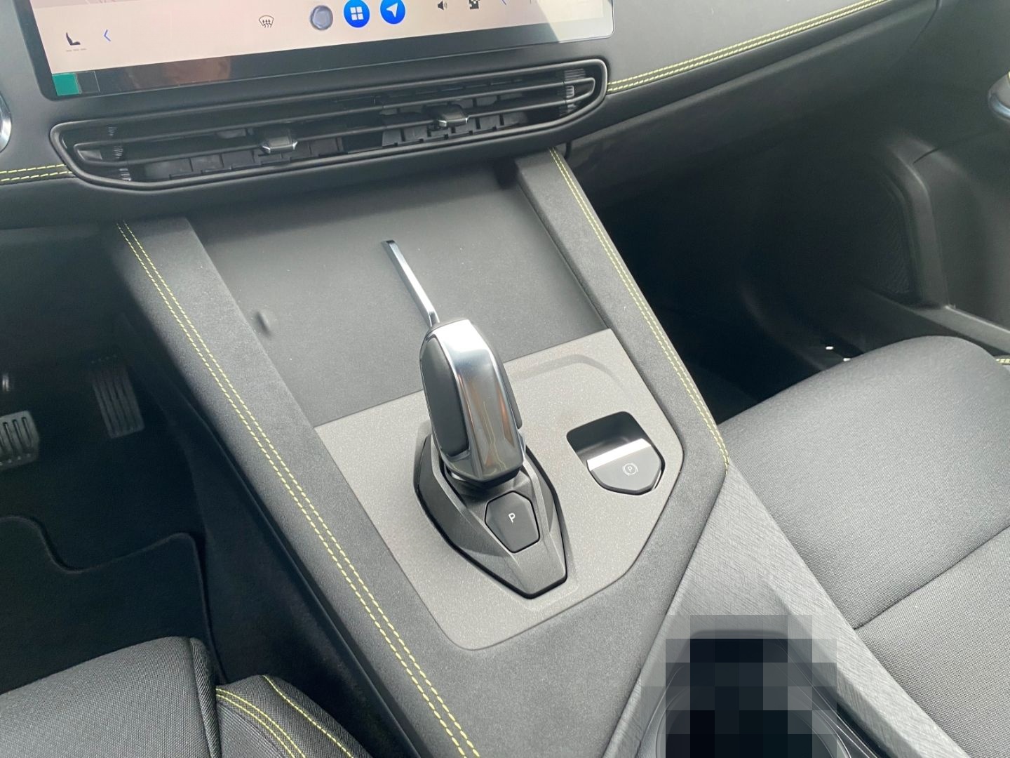 Lynk&Co 01 Core 1.5 TD PHEV 206 kW Navi Digitales Cockpi foto 15