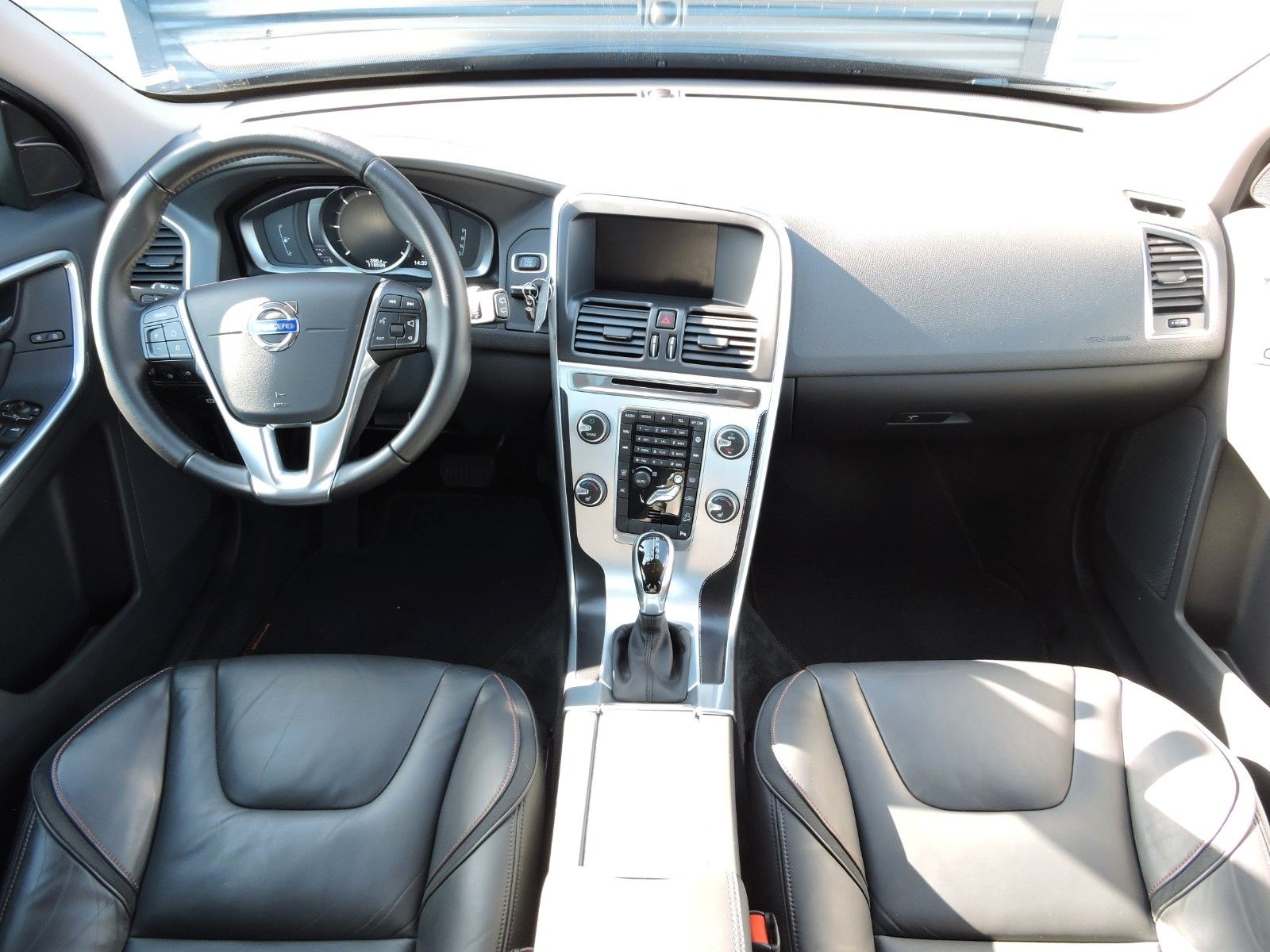 Volvo XC60 Ocean Race AWD Geartronic HU NEU foto 17