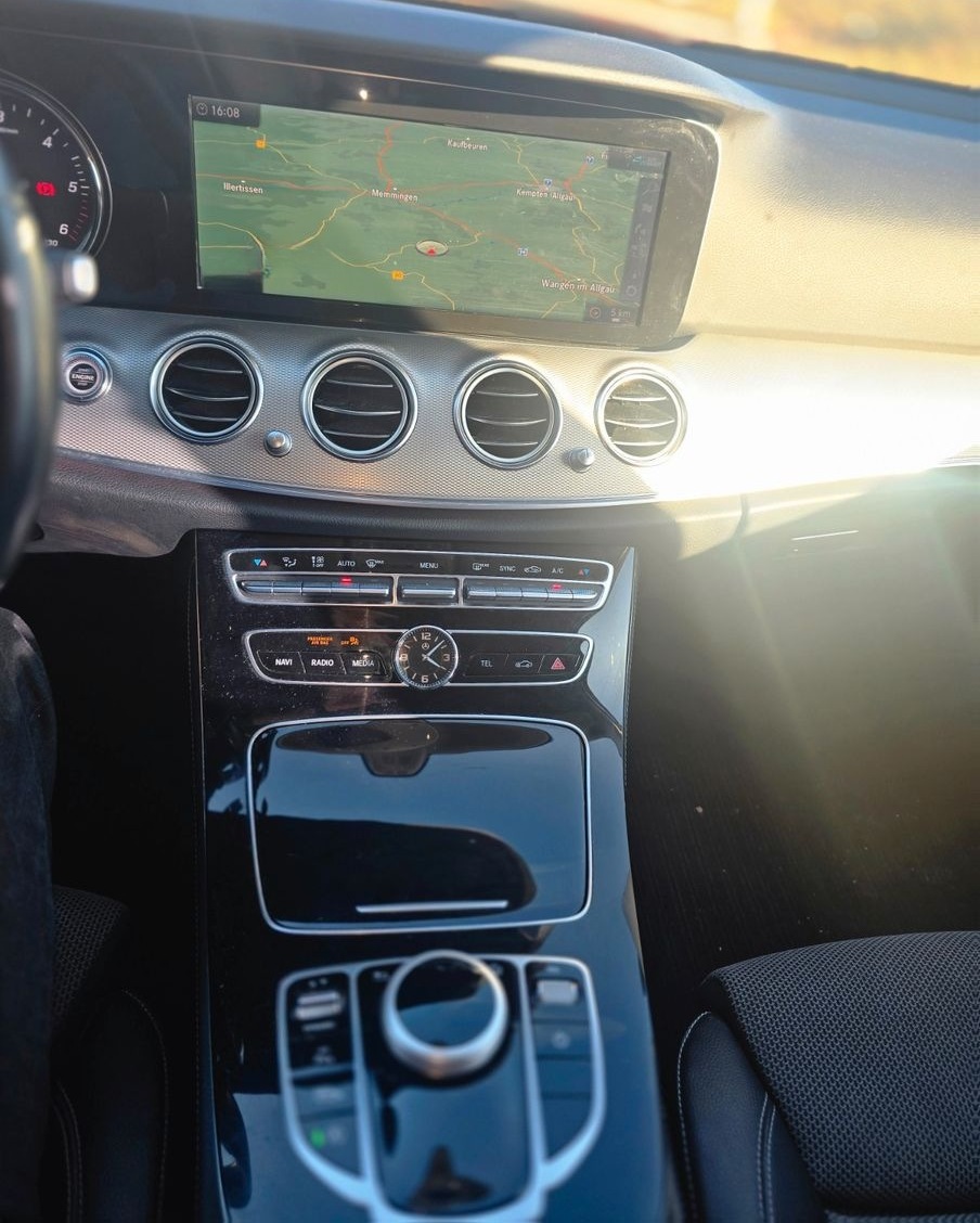 Mercedes-Benz E 220 E Limousine E 220 d-Autom-Navi-teilleder foto 8