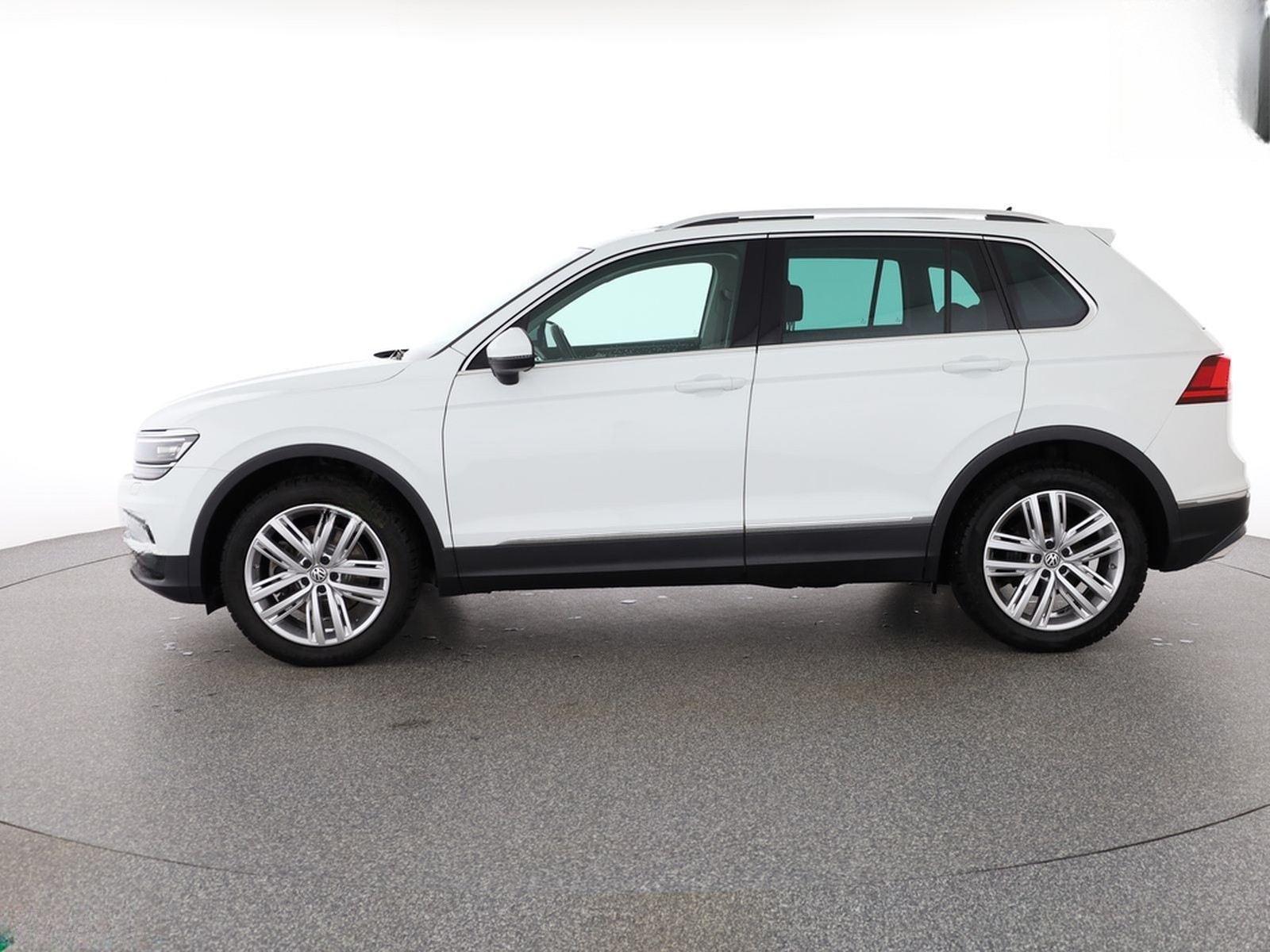Volkswagen Tiguan 2.0 TSI 4M HIGHLINE STANDHEIZUNG,HUD,1.HD foto 2