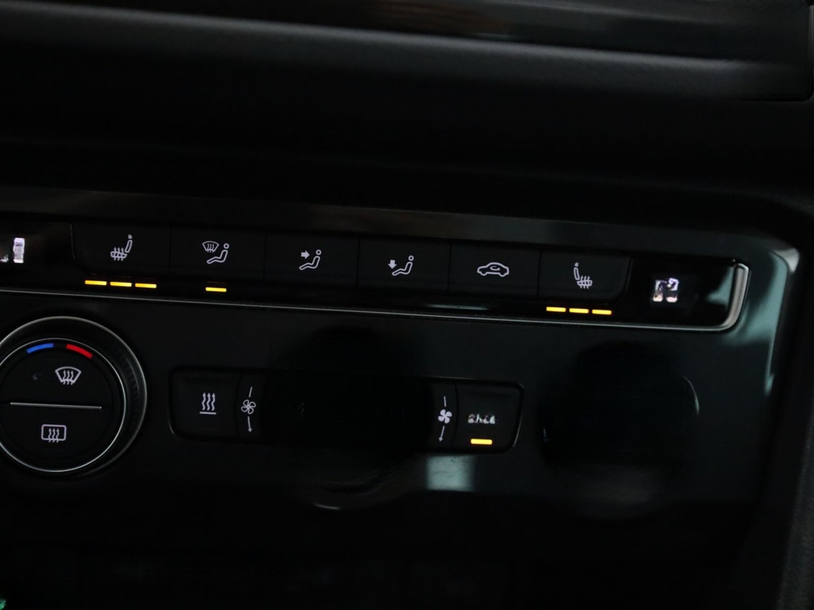 Volkswagen Tiguan 2.0 TSI 4M HIGHLINE STANDHEIZUNG,HUD,1.HD foto 19