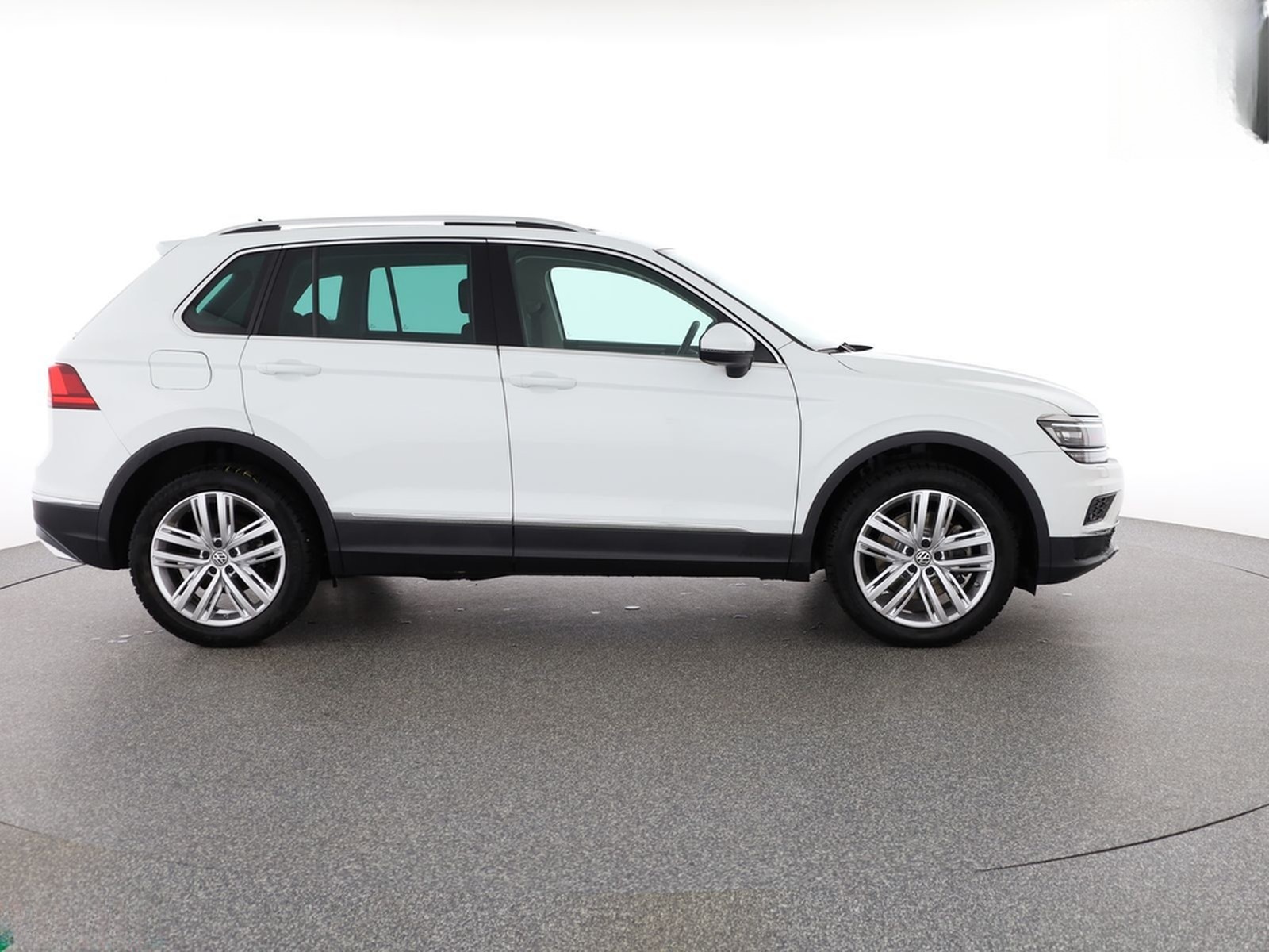 Volkswagen Tiguan 2.0 TSI 4M HIGHLINE STANDHEIZUNG,HUD,1.HD foto 6