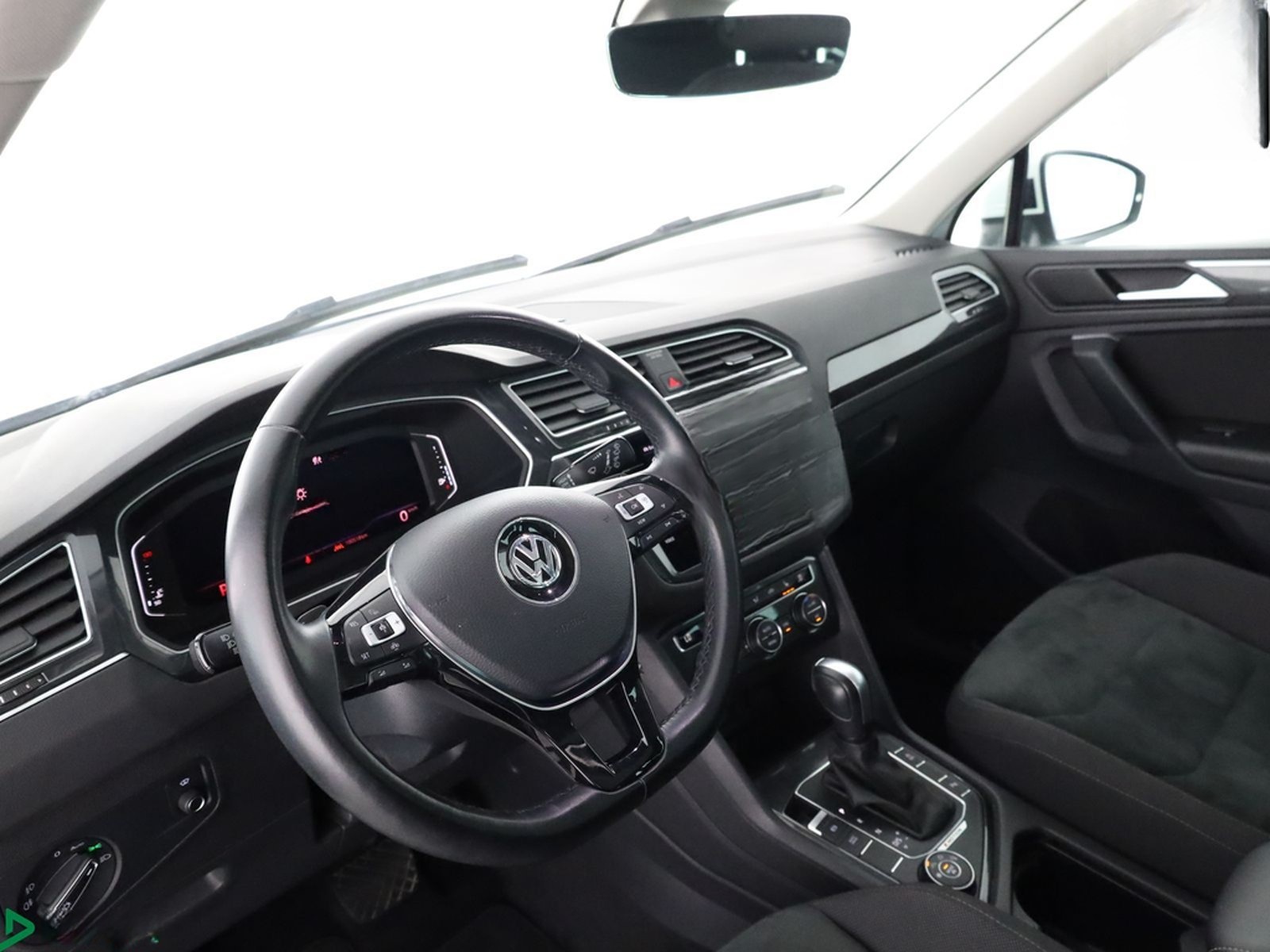 Volkswagen Tiguan 2.0 TSI 4M HIGHLINE STANDHEIZUNG,HUD,1.HD foto 9