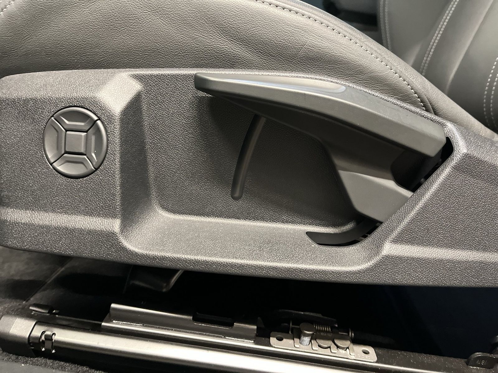 Audi Q4 45 e-tron ACC AHK AUT DynLicht Fernlichtass. foto 15