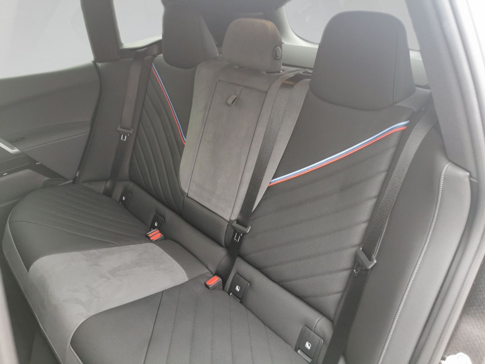 BMW iX M70 xDrive M SPORT INDIVI STORM BAY Sitzbelüf foto 8