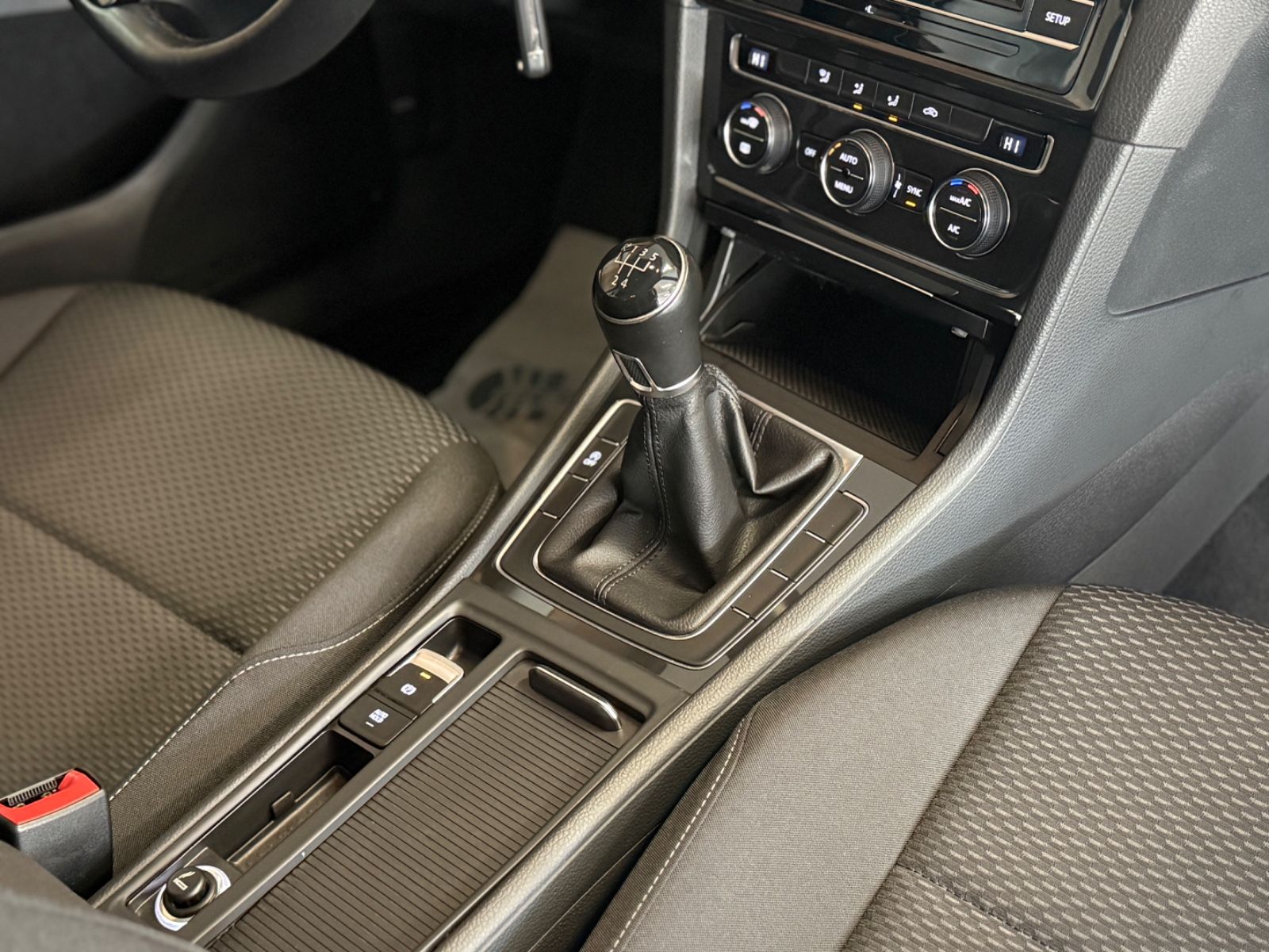 Volkswagen Golf VII Lim. 1.6 TDI *nur 47.700km*Scheckheftge foto 8