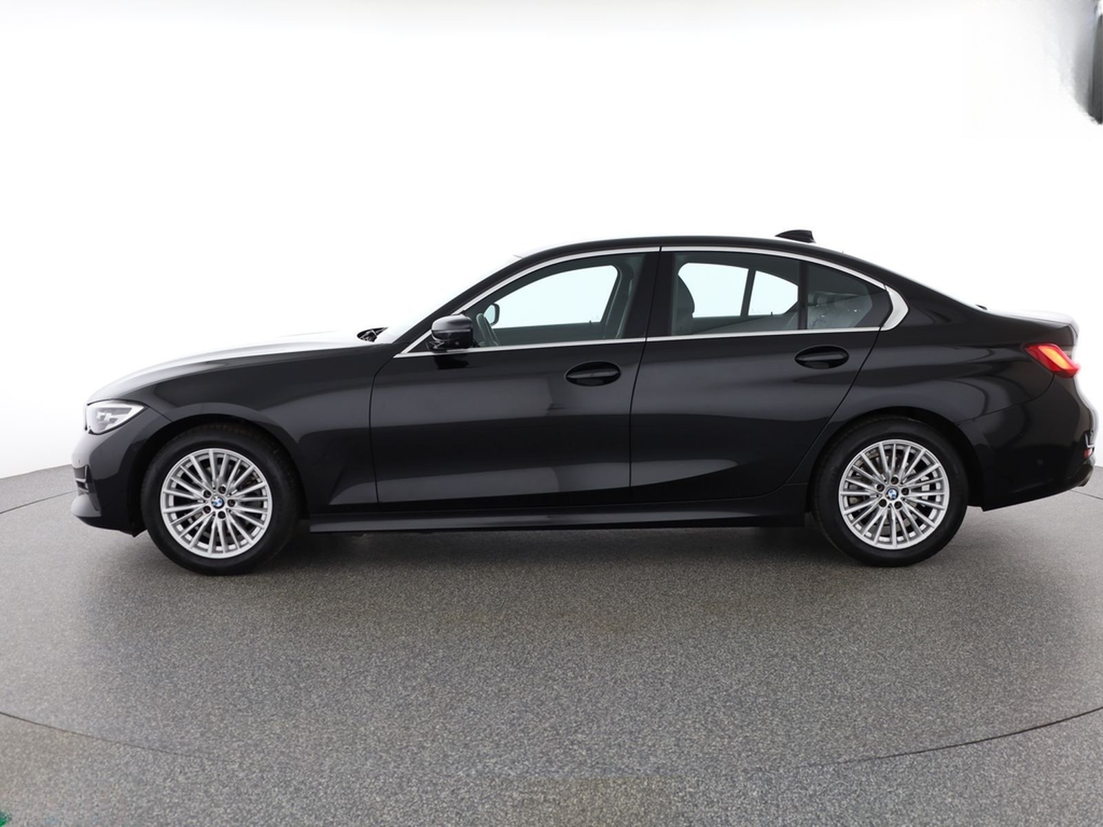 BMW 320 i SPORT LINE 360GRAD,TOTWINKEL,NAVI,HIFI,1HD foto 2