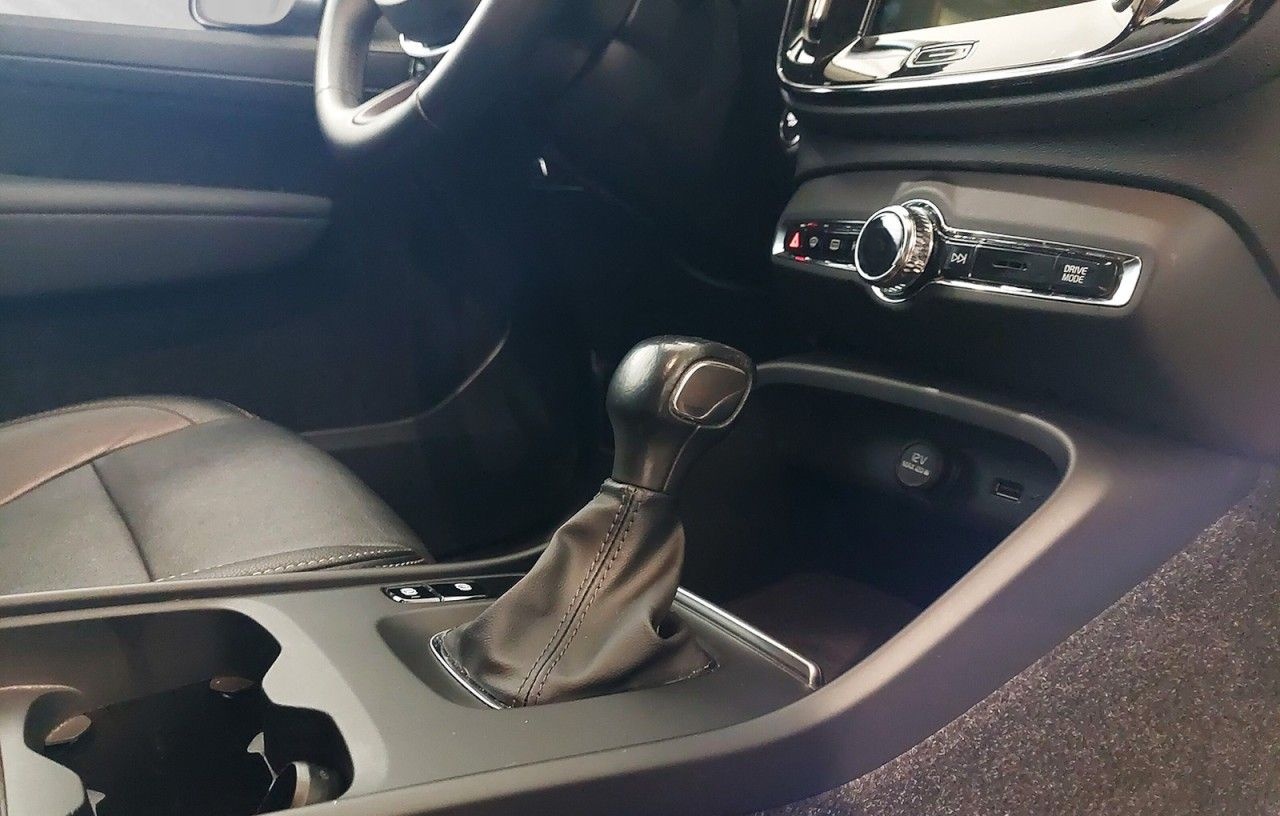 Volvo XC40 Momentum T3 2WD NAVI+SITZHZ+ACC+PDC+RFK foto 15