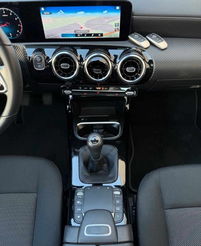 Mercedes-Benz CLA 180 Business Navi Panorama LED CarPlay PDC foto 16