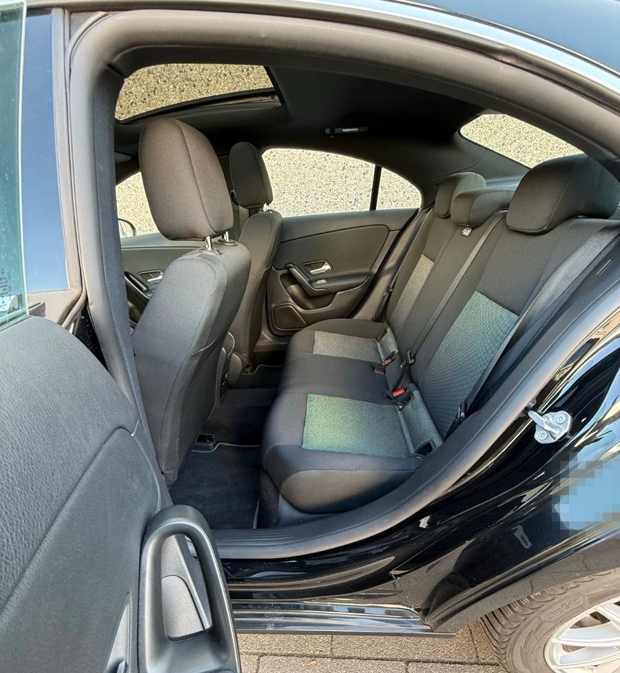 Mercedes-Benz CLA 180 Business Navi Panorama LED CarPlay PDC foto 24