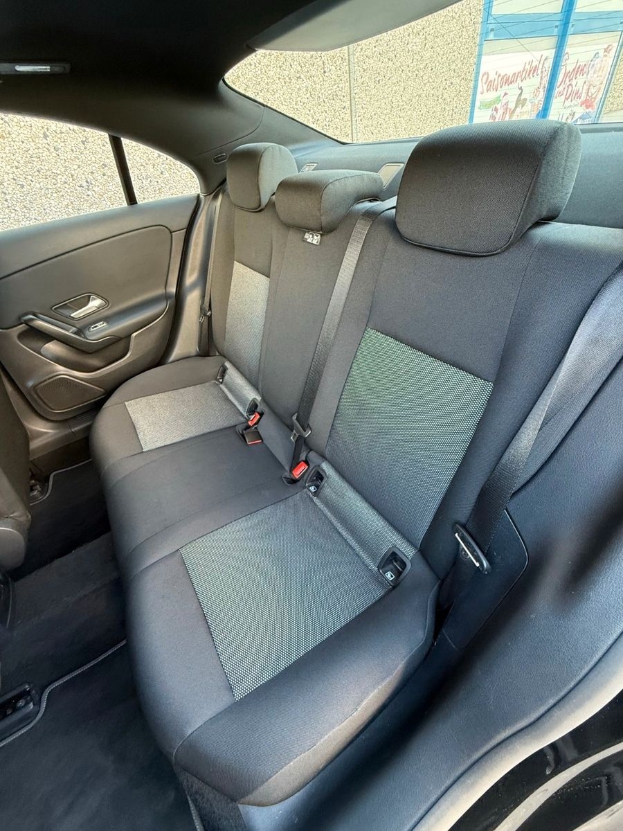 Mercedes-Benz CLA 180 Business Navi Panorama LED CarPlay PDC foto 25