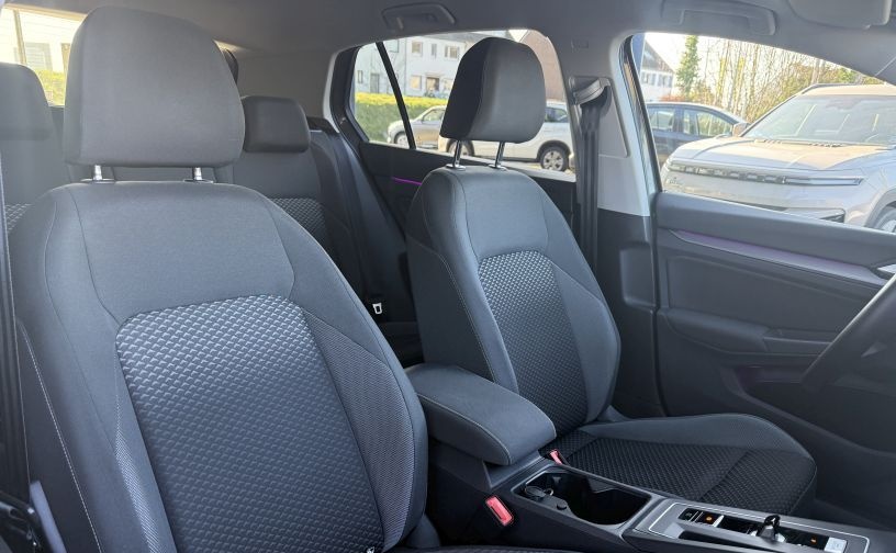 Volkswagen GOLF VIII 2.0 TDI Active +Ambiente+CarPlay+Navi+ foto 12
