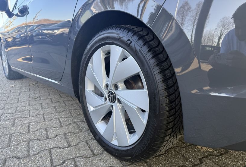 Volkswagen GOLF VIII 2.0 TDI Active +Ambiente+CarPlay+Navi+ foto 6