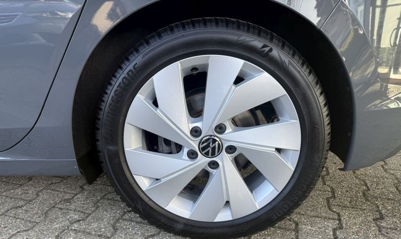 Volkswagen GOLF VIII 2.0 TDI Active +Ambiente+CarPlay+Navi+ foto 7