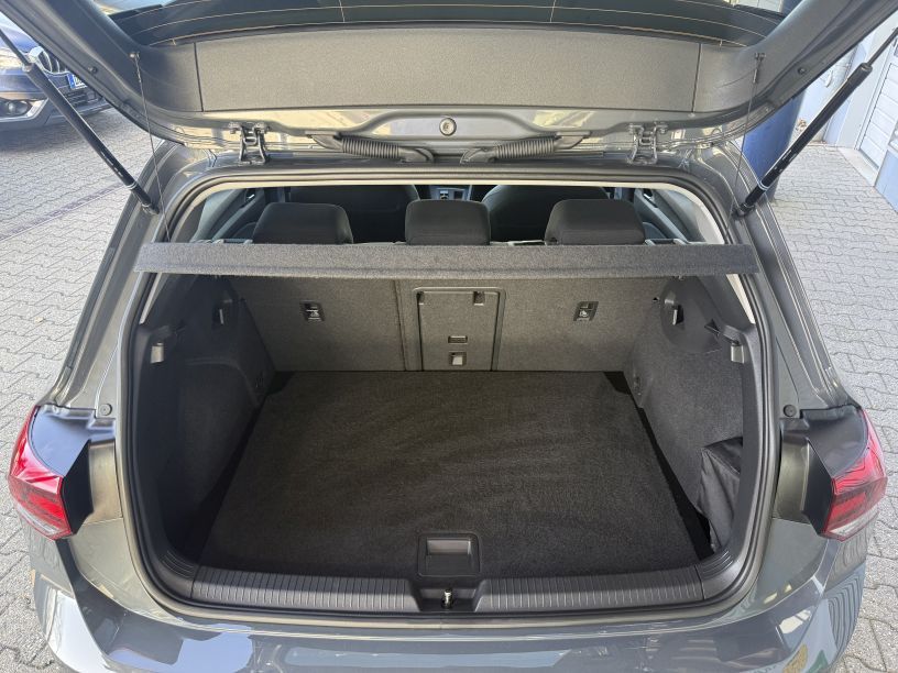 Volkswagen GOLF VIII 2.0 TDI Active +Ambiente+CarPlay+Navi+ foto 9