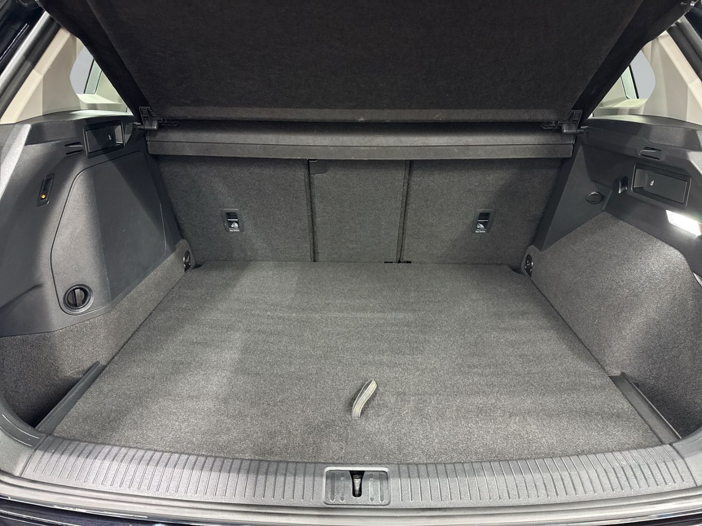 Volkswagen Tiguan 1.4 TSI eHybrid Elegance DSG AHK+Pano foto 8