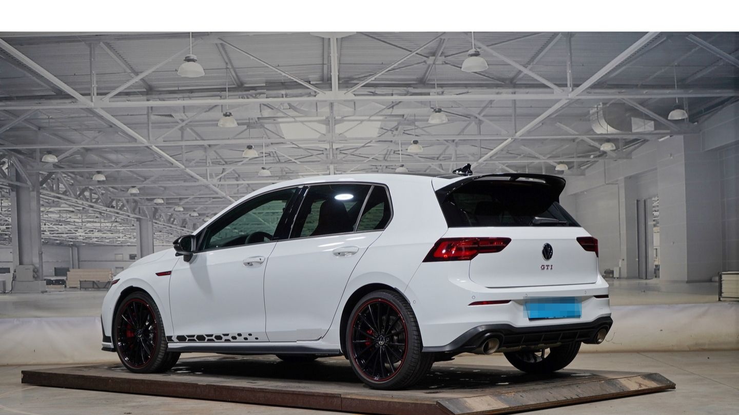 Volkswagen Golf GTI Clubsport 2.0 TSI DSG Edition 45 Akrapo foto 2