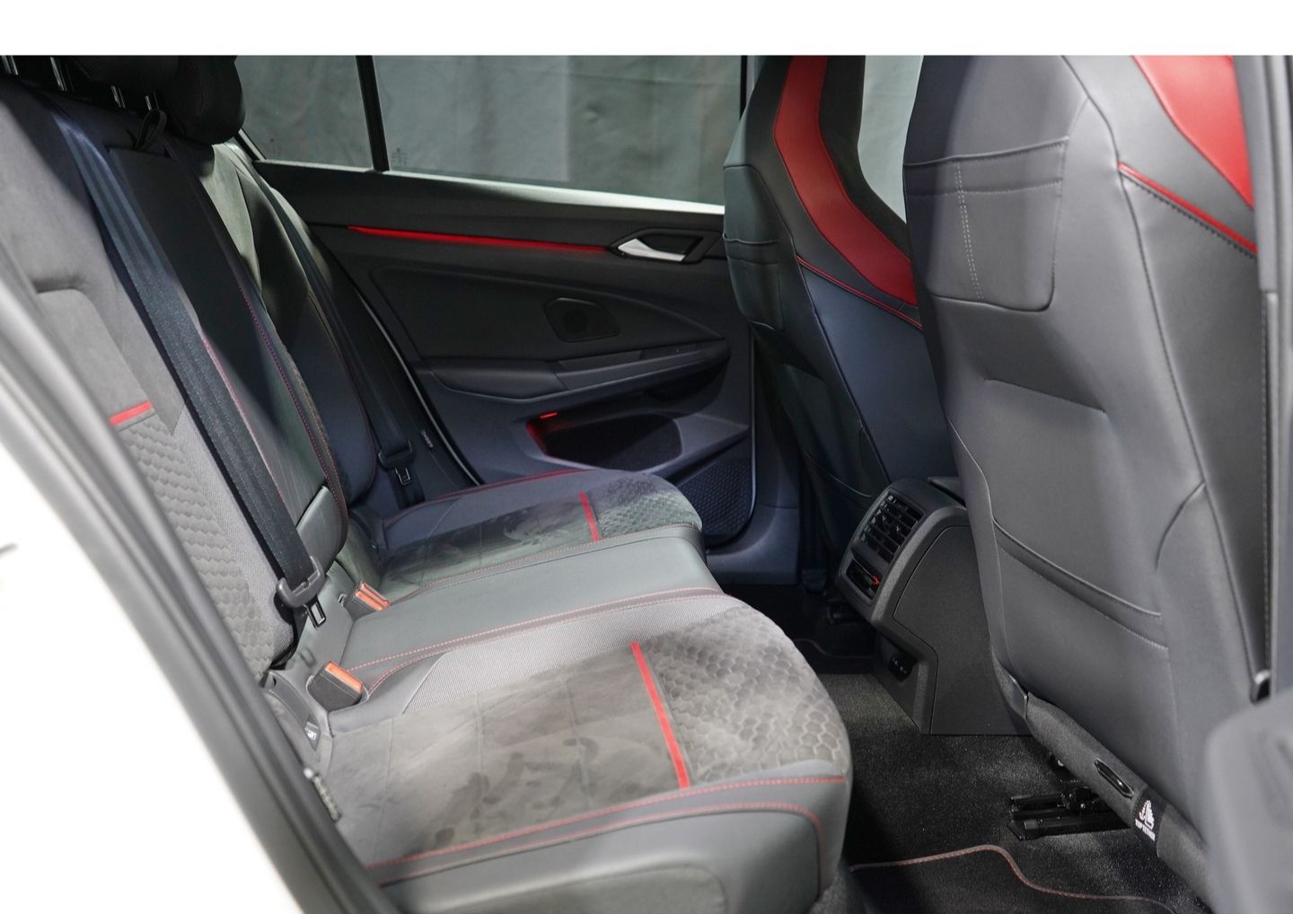 Volkswagen Golf GTI Clubsport 2.0 TSI DSG Edition 45 Akrapo foto 10
