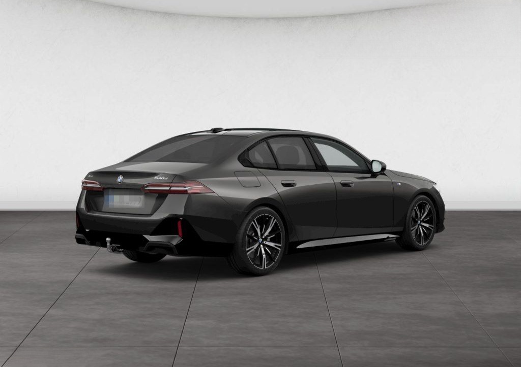 BMW 540d xDrive M Sport Pano DaProf .AHK 360° Bowers foto 2