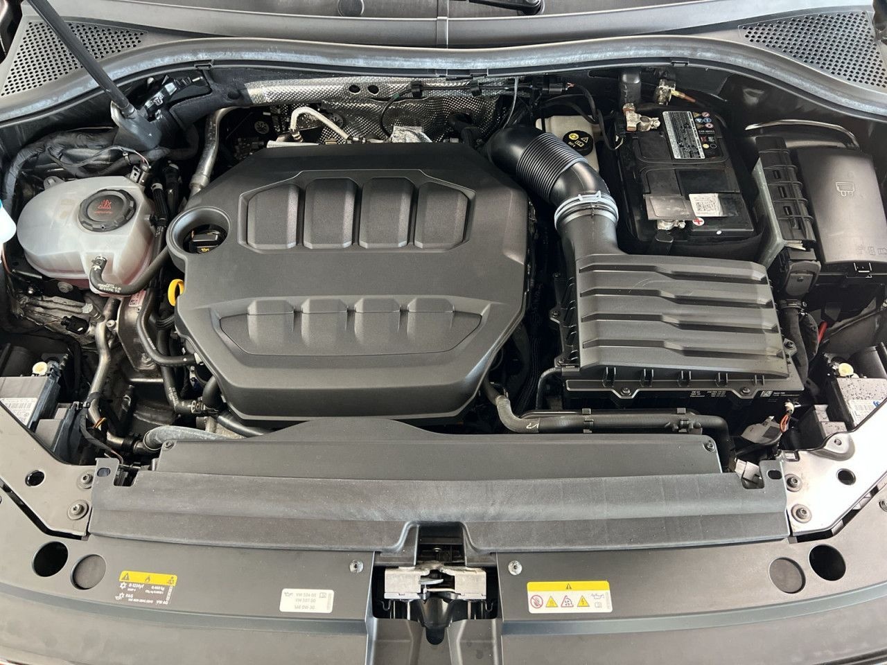 Volkswagen Tiguan R 2.0 TSI 4MOTION DSG AHK PANO NAVI LED foto 15