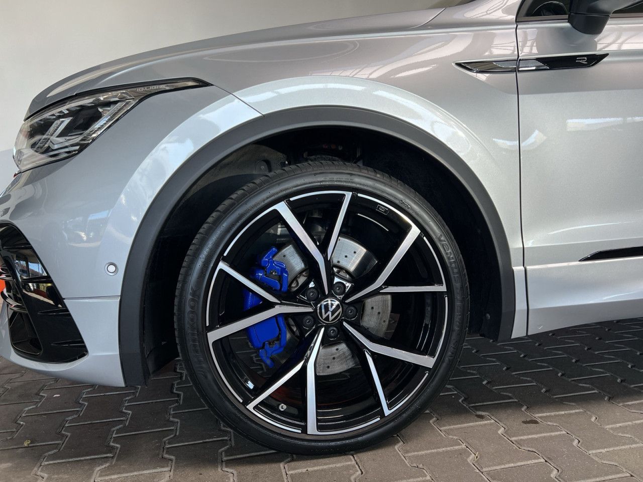 Volkswagen Tiguan R 2.0 TSI 4MOTION DSG AHK PANO NAVI LED foto 4