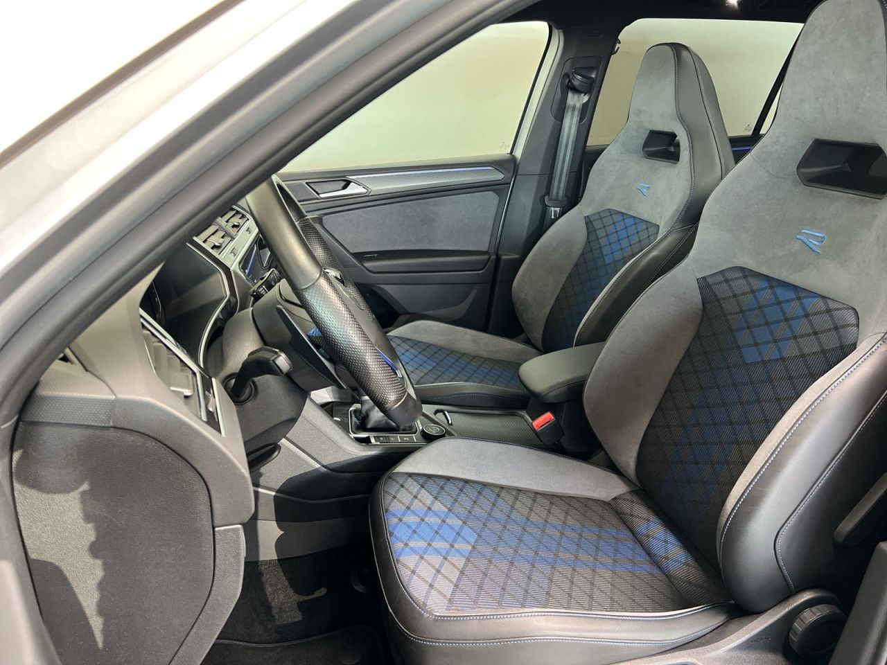 Volkswagen Tiguan R 2.0 TSI 4MOTION DSG AHK PANO NAVI LED foto 6
