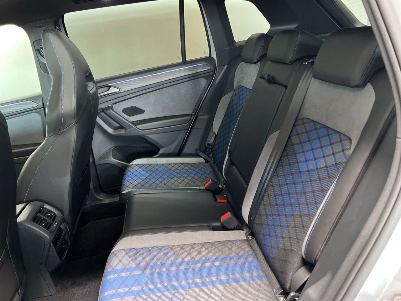 Volkswagen Tiguan R 2.0 TSI 4MOTION DSG AHK PANO NAVI LED foto 7