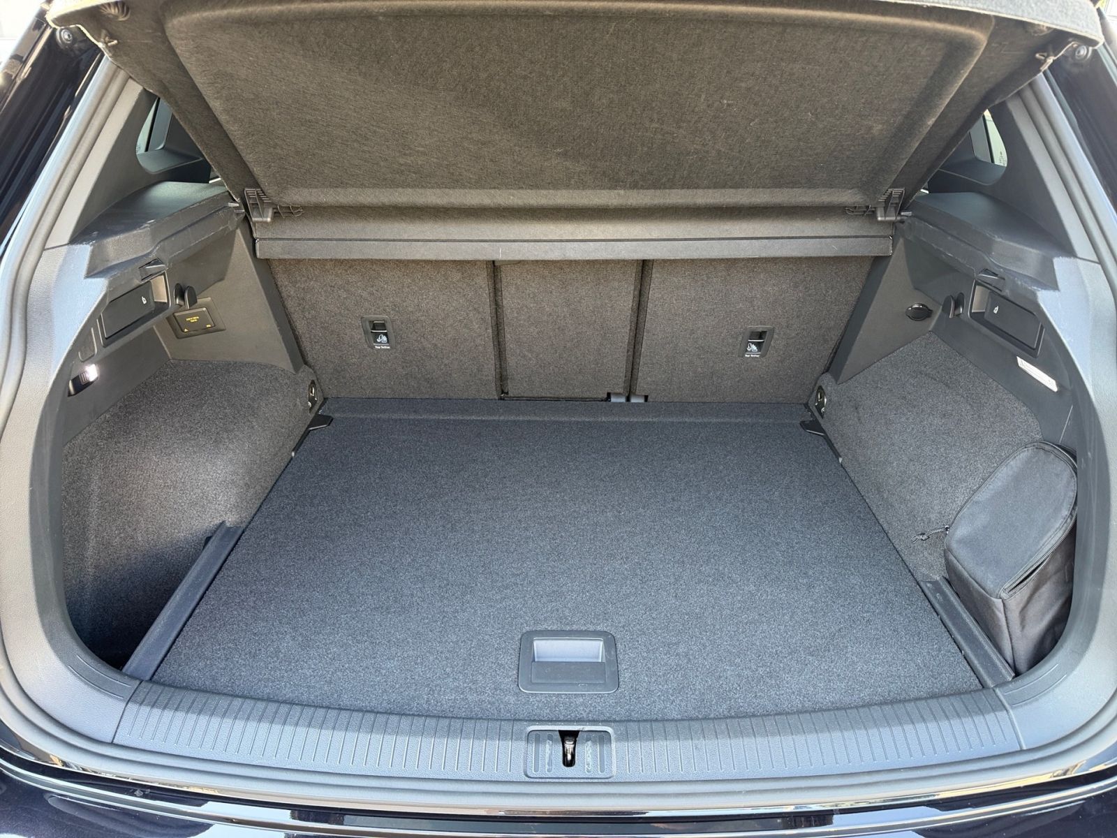 Volkswagen Tiguan R-Line 1,5 l TSI DSG Navi IQ.LIGHT RearVi foto 7