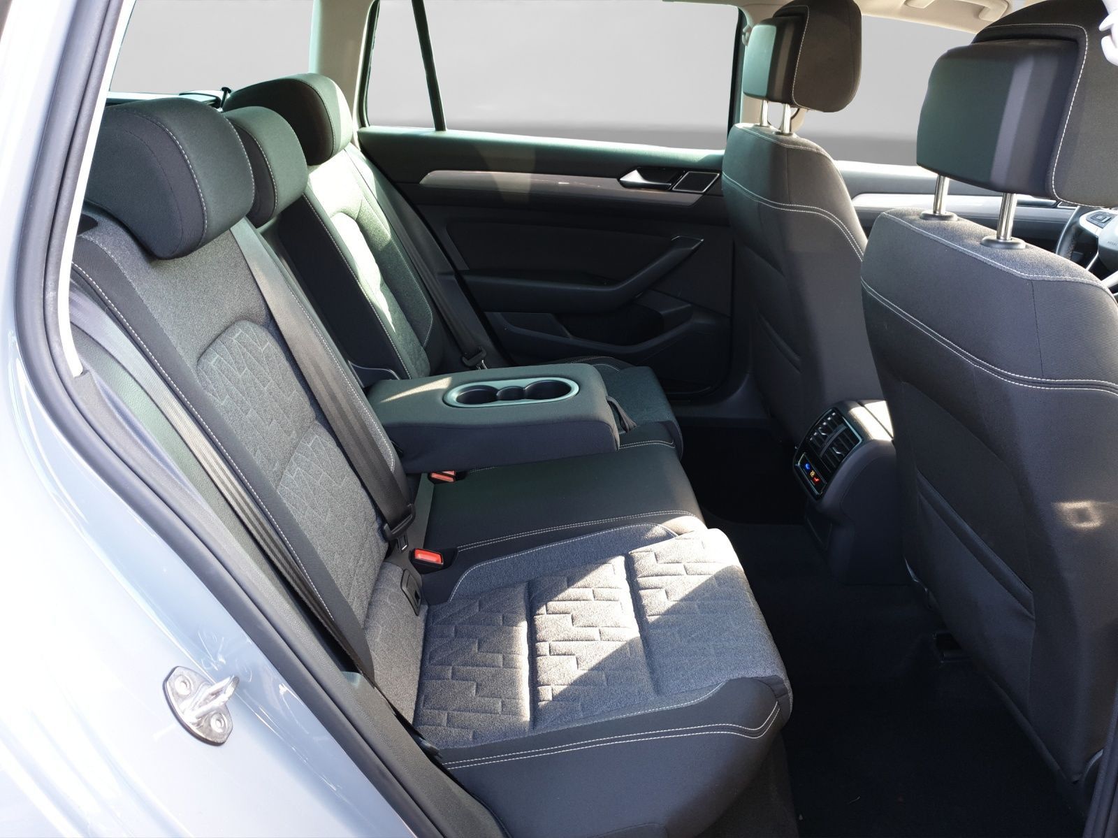 Volkswagen Passat Variant 2.0 TDI DSG BUSINESS KAMERA LED foto 6