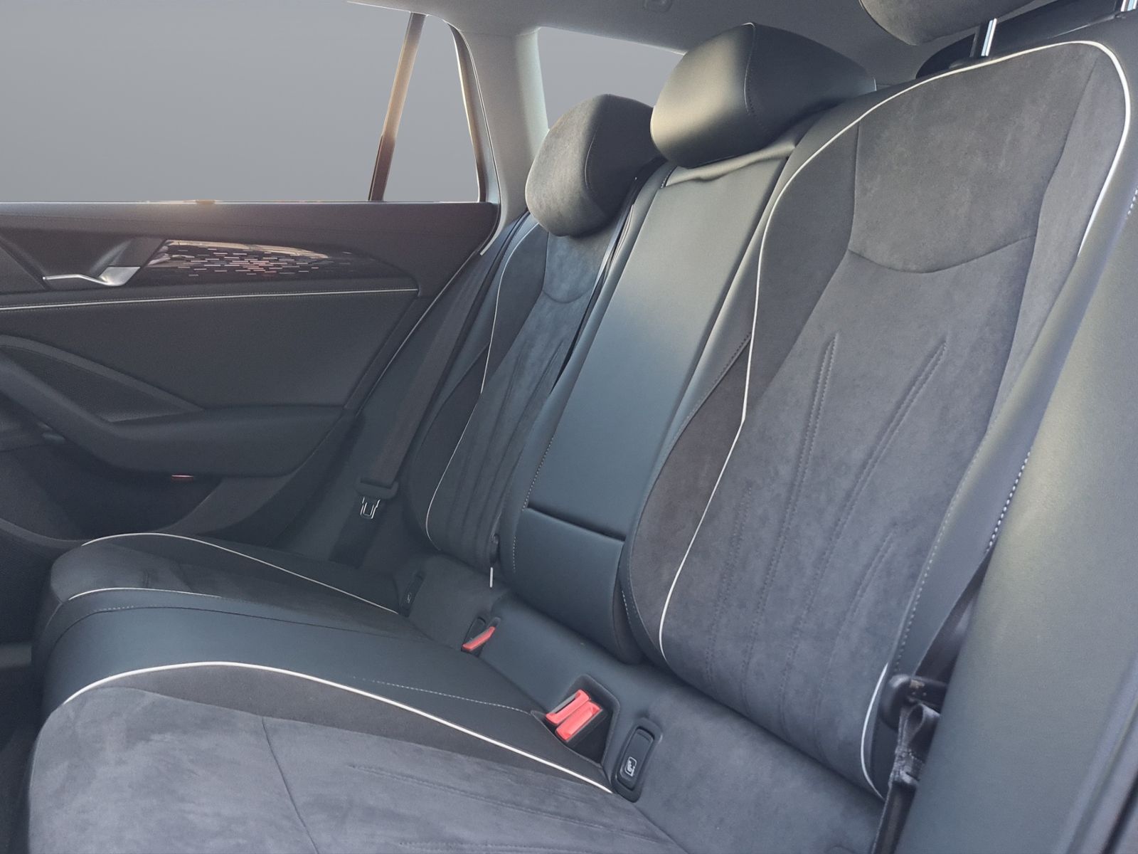 Volkswagen Passat 2.0 TDI DSG Elegance+AHK+WR+NAVI+MATRIX+P foto 13