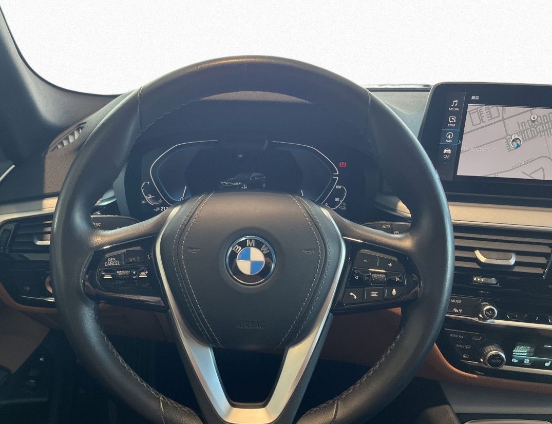 BMW 530e xDrive Tour AHK ACC Pano H/K LED 18" Pano foto 14