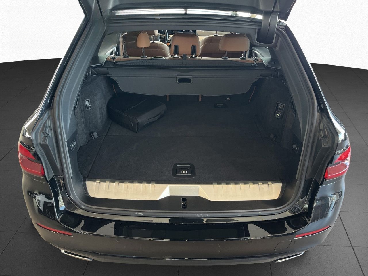 BMW 530e xDrive Tour AHK ACC Pano H/K LED 18" Pano foto 16