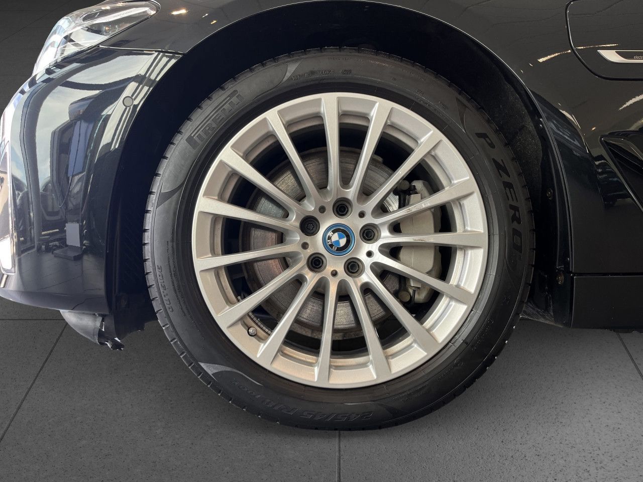 BMW 530e xDrive Tour AHK ACC Pano H/K LED 18" Pano foto 17