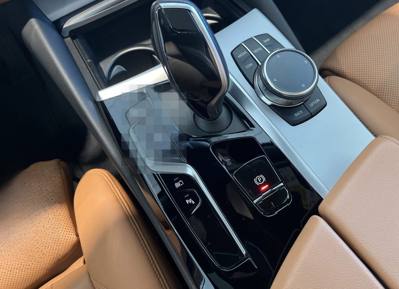 BMW 530e xDrive Tour AHK ACC Pano H/K LED 18" Pano foto 19
