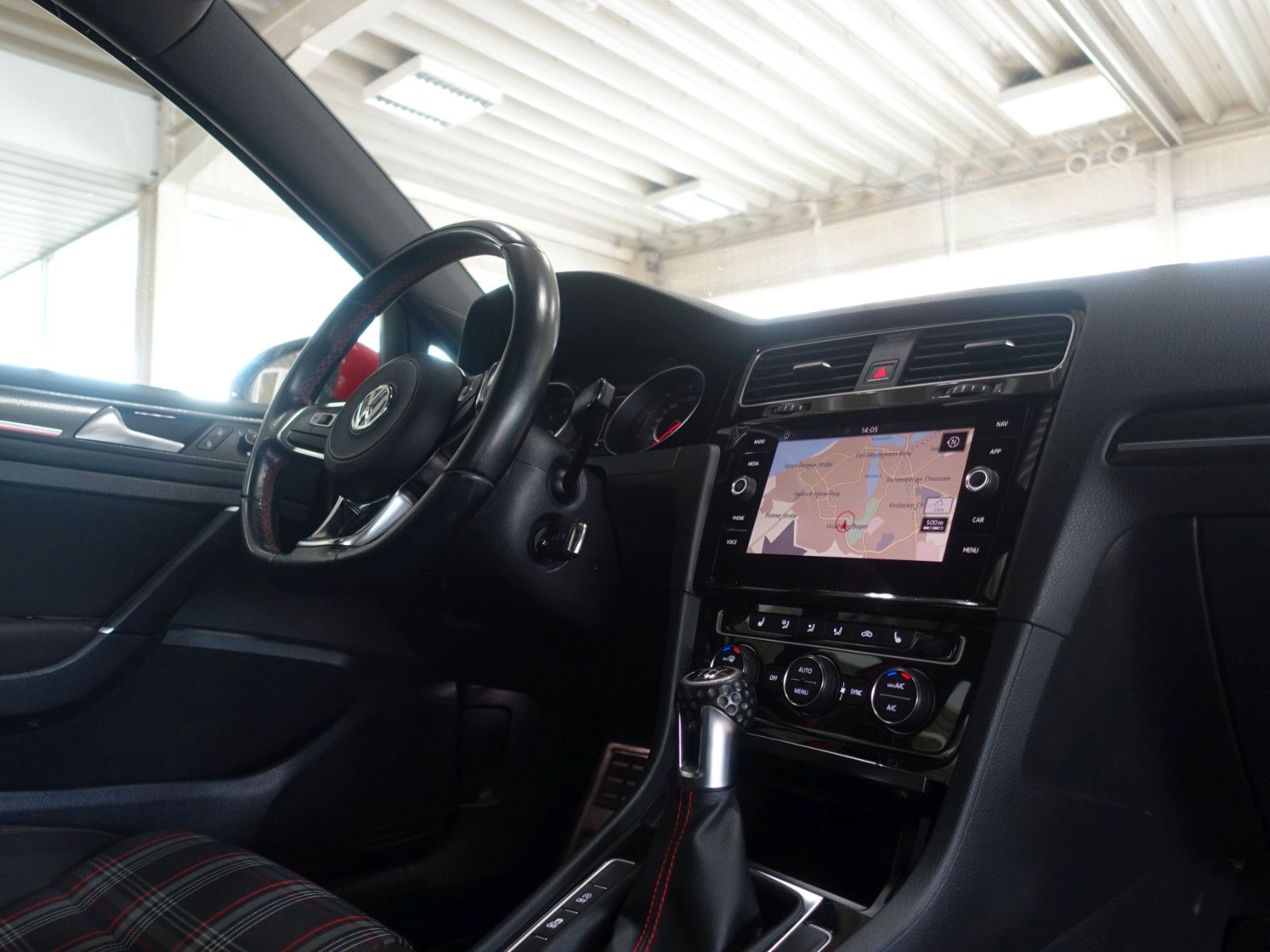 Volkswagen Golf VII Lim. GTI Facelift; NAVIG/ PANO/ nonOPF! foto 13