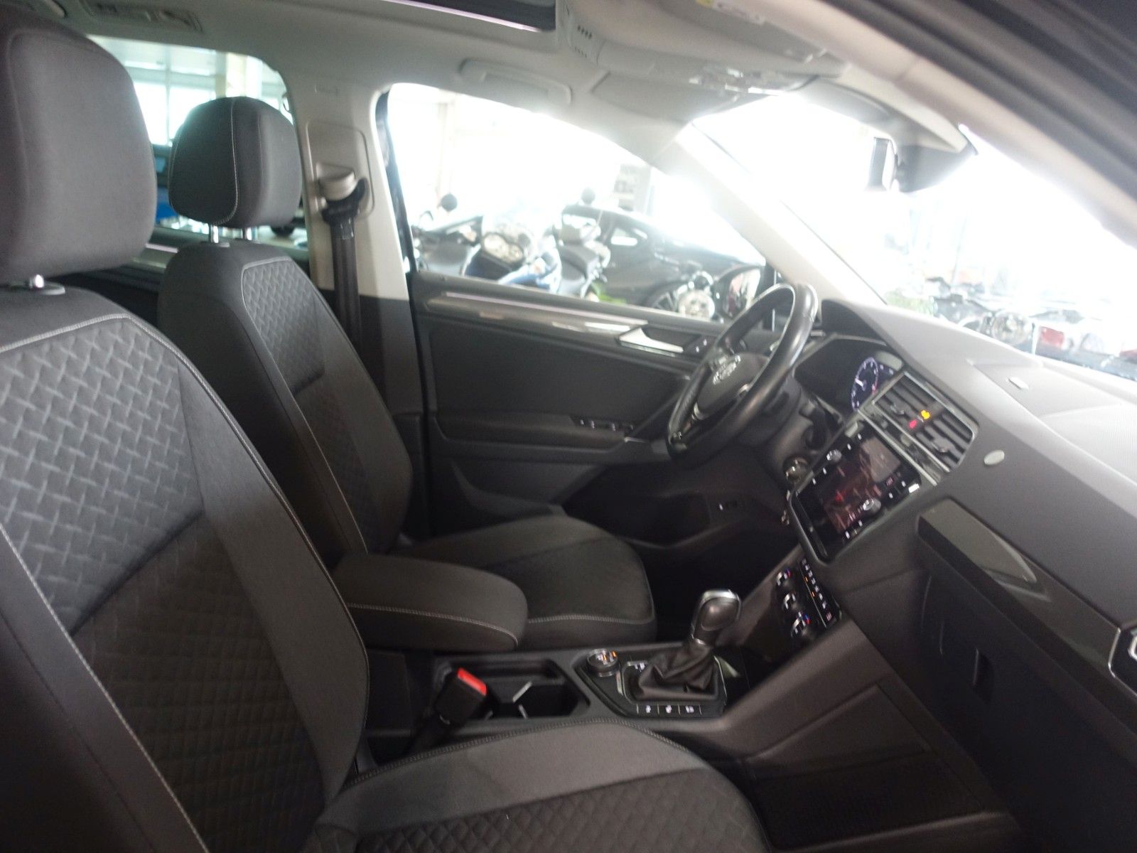 Volkswagen Tiguan 2.0TDI DSG 4Motion; NAV PANO LED KAM AHK foto 12