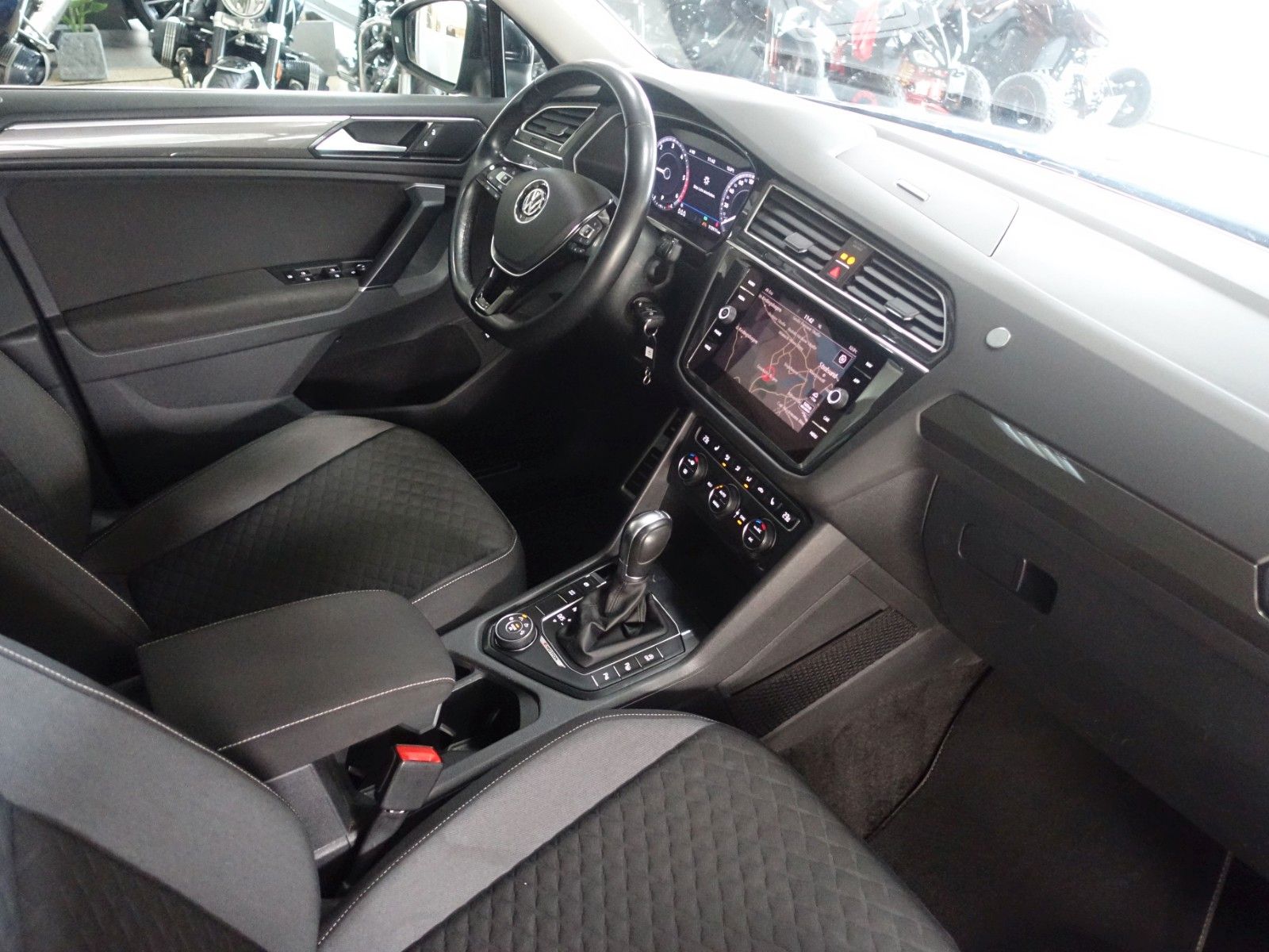 Volkswagen Tiguan 2.0TDI DSG 4Motion; NAV PANO LED KAM AHK foto 13