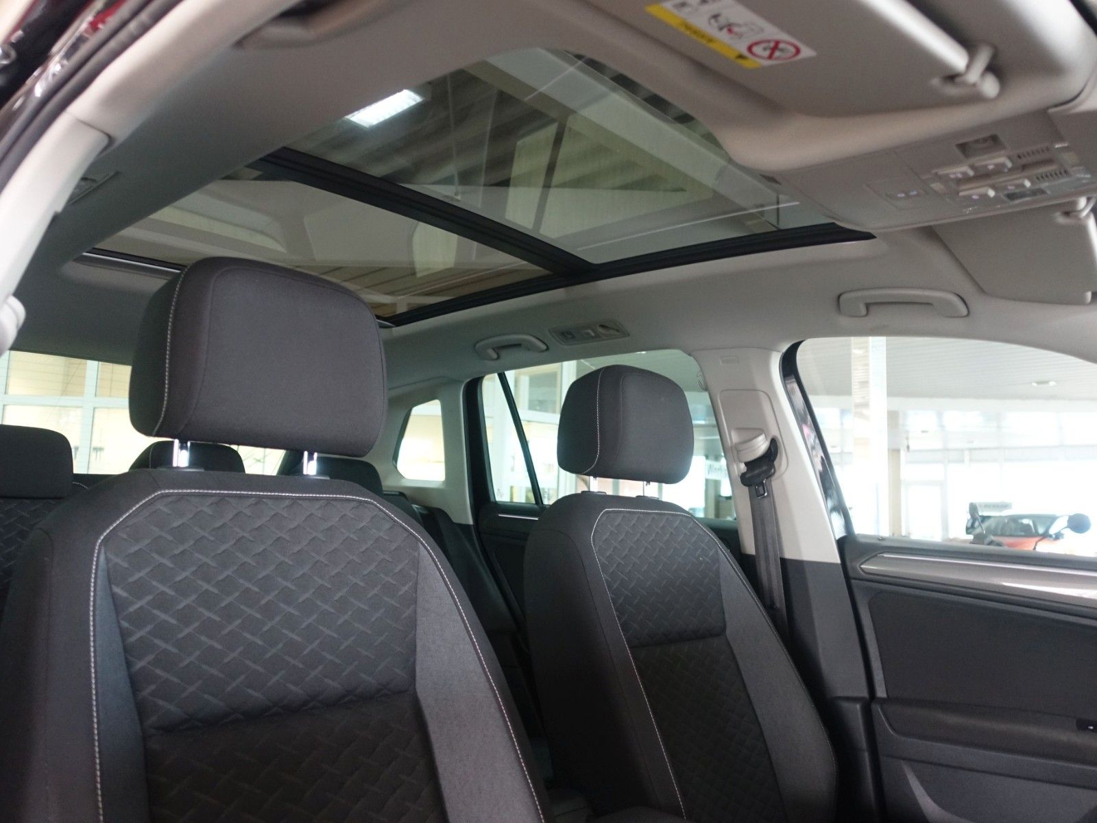 Volkswagen Tiguan 2.0TDI DSG 4Motion; NAV PANO LED KAM AHK foto 14