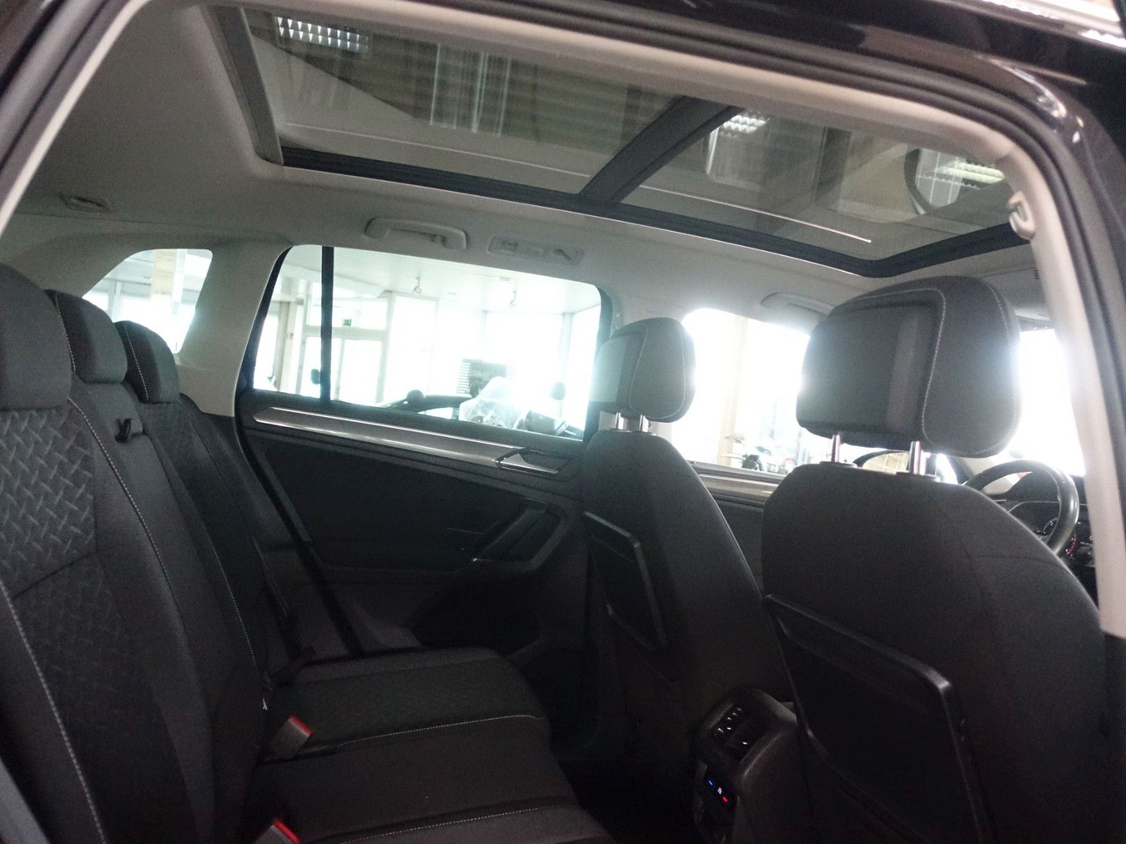 Volkswagen Tiguan 2.0TDI DSG 4Motion; NAV PANO LED KAM AHK foto 17