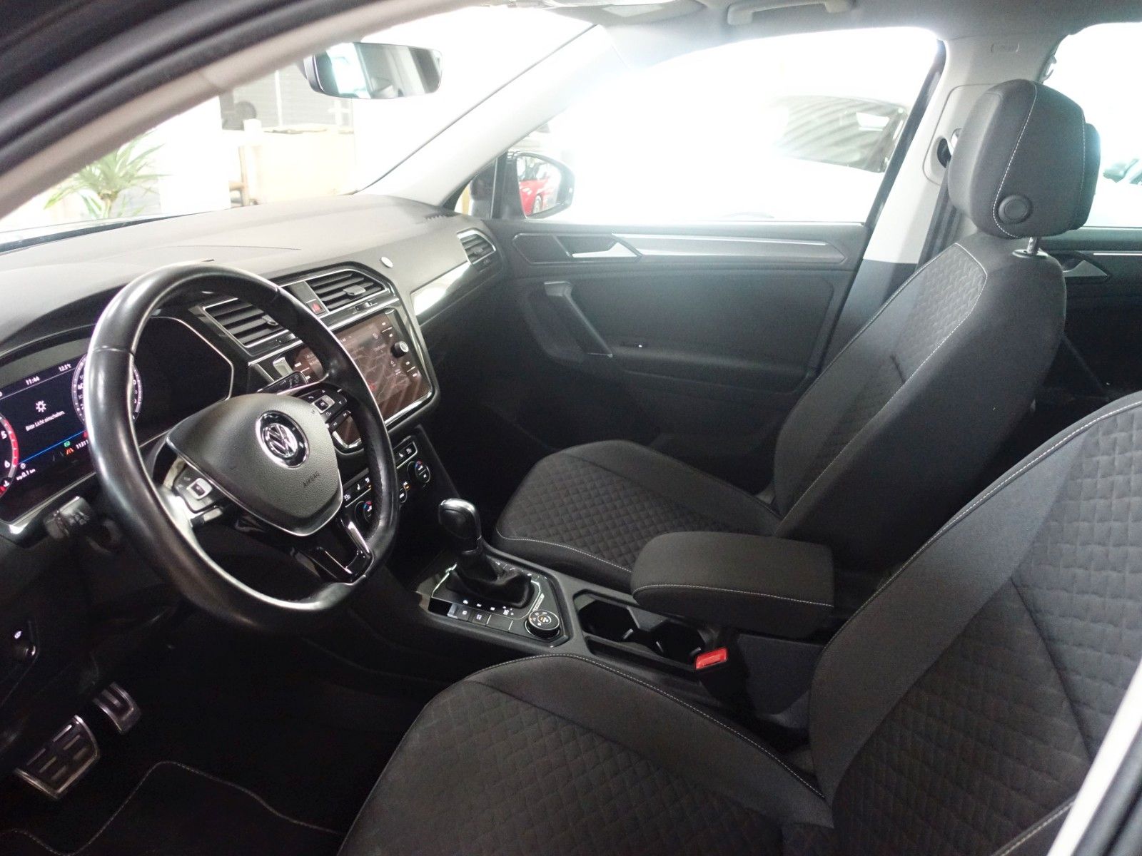 Volkswagen Tiguan 2.0TDI DSG 4Motion; NAV PANO LED KAM AHK foto 22