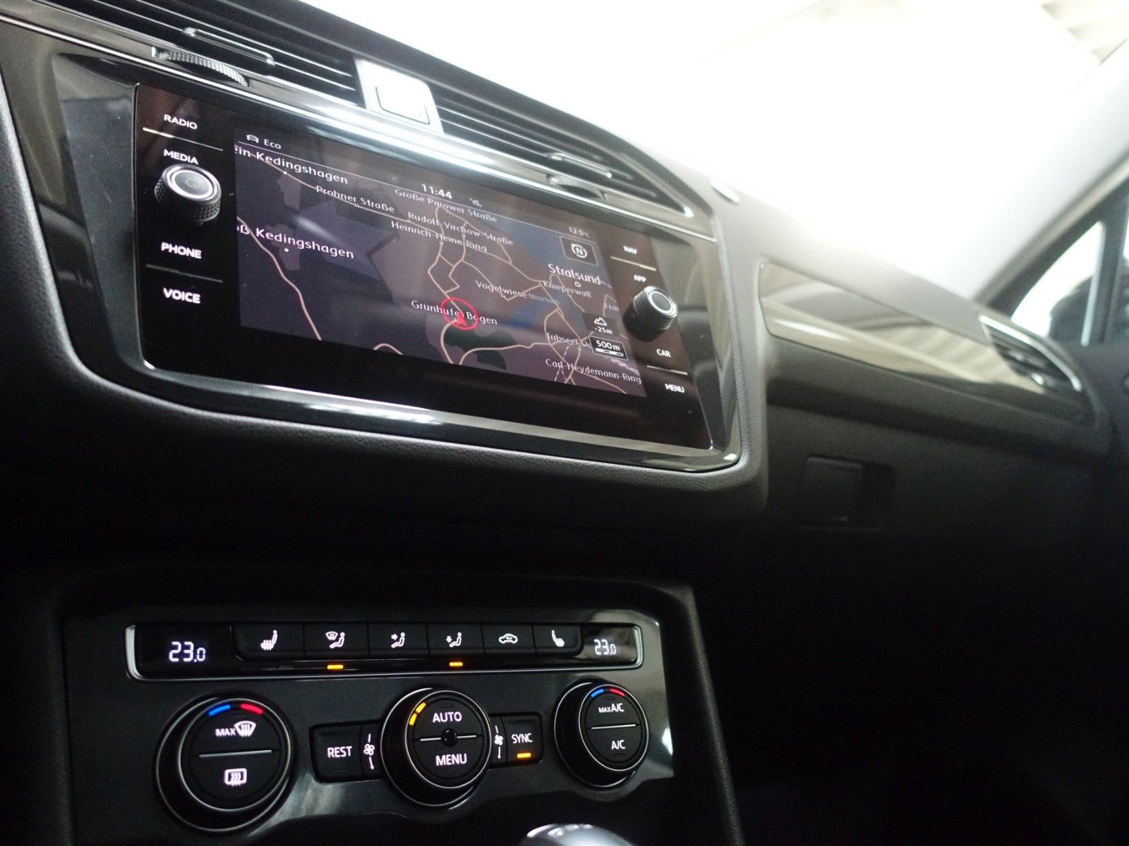 Volkswagen Tiguan 2.0TDI DSG 4Motion; NAV PANO LED KAM AHK foto 24