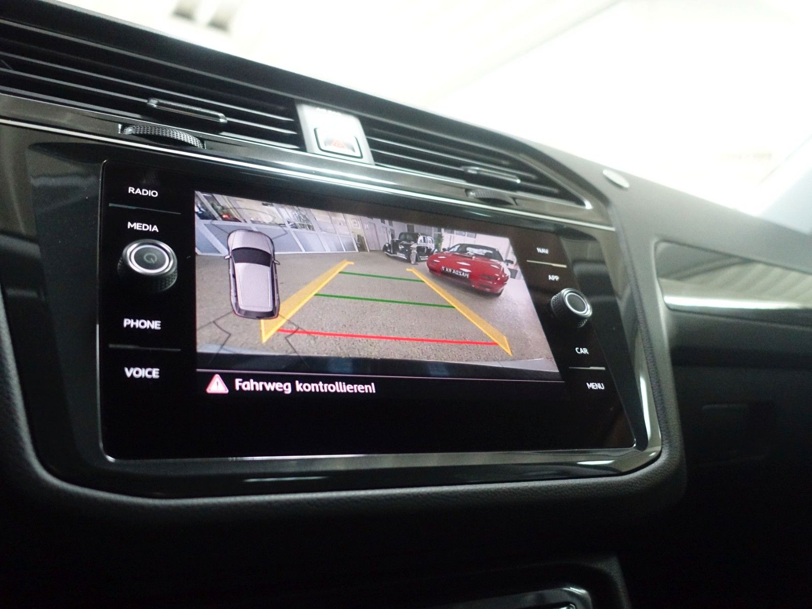 Volkswagen Tiguan 2.0TDI DSG 4Motion; NAV PANO LED KAM AHK foto 25
